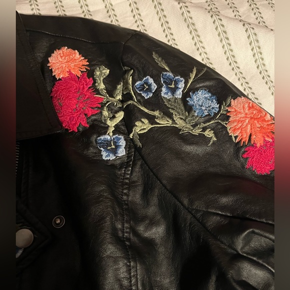 SimplyBe Capsule Embroidered Crop Pleather Jacket NWT - Picture 4 of 8